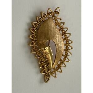 Vintage Gold Tone Leaf Brooch by Traditions